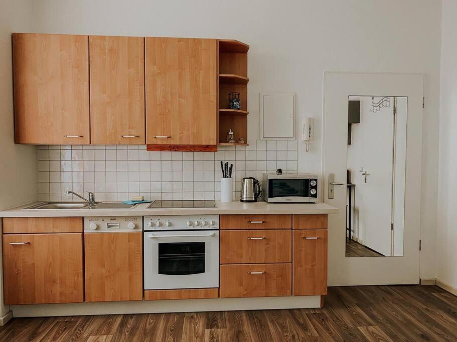 Unser Sonniges Apartment Mit Wlan, Netflix, Xbox Magdeburg Bagian luar foto